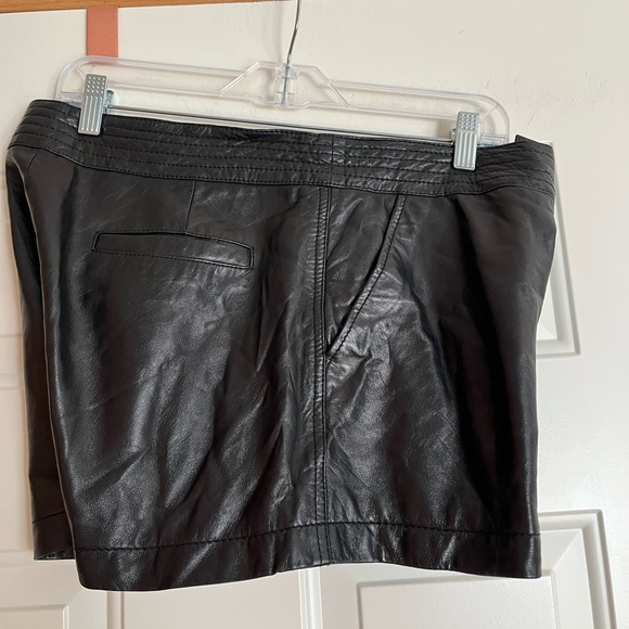 Women’s Trouve’ black 100% leather and fully lined shorts. Buttery soft. Size 10 - Picture 4 of 14